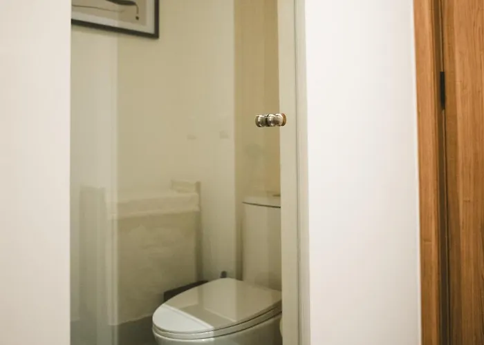2206- Chic 1br Near Downtown W Luxe Amenities